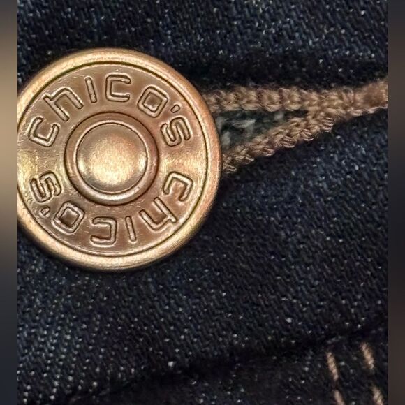 Chico’s | SO Lifting Straight Leg Dark Wash Blue Denim Jeans SZ 0.5 Short - Picture 11 of 16